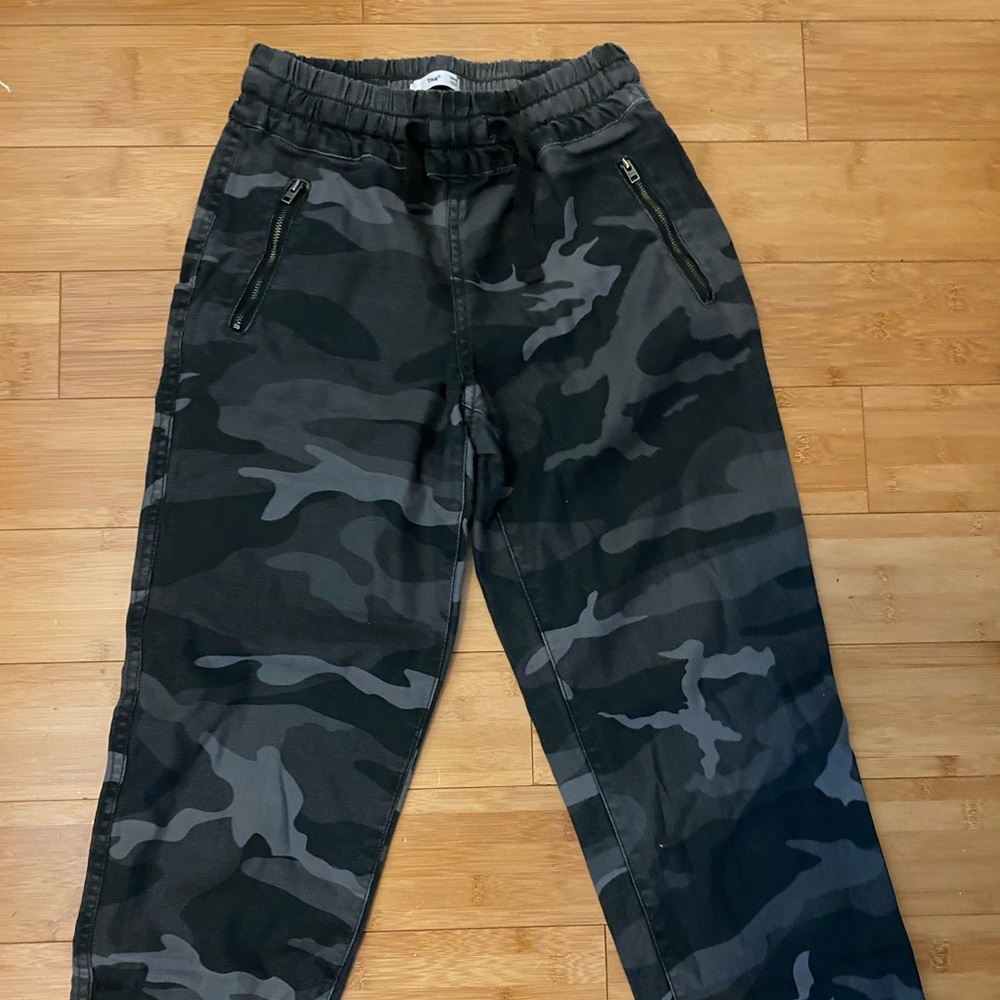 Aritzia TNA dark camo joggers. Worn once